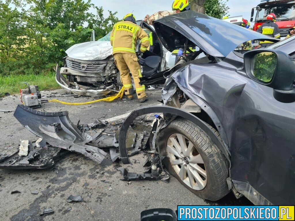 Wypadek na DW 458 pomiędzy Lewinem Brzeskim a Skorogoszczą. LPR zabrał poszkodowaną kobietę w ciąży do szpitala.