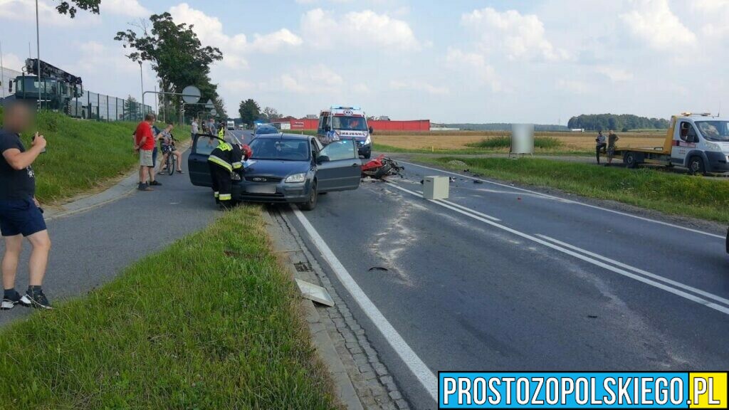 Zderzenie motocyklisty z autem w miejscowości Kamienna koło Namysłowa. Dwie osoby ranne. Na miejscu lądował LPR