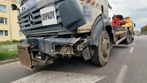 Zderzenie ciężarówki z osobówką w Opolu.(Wideo)