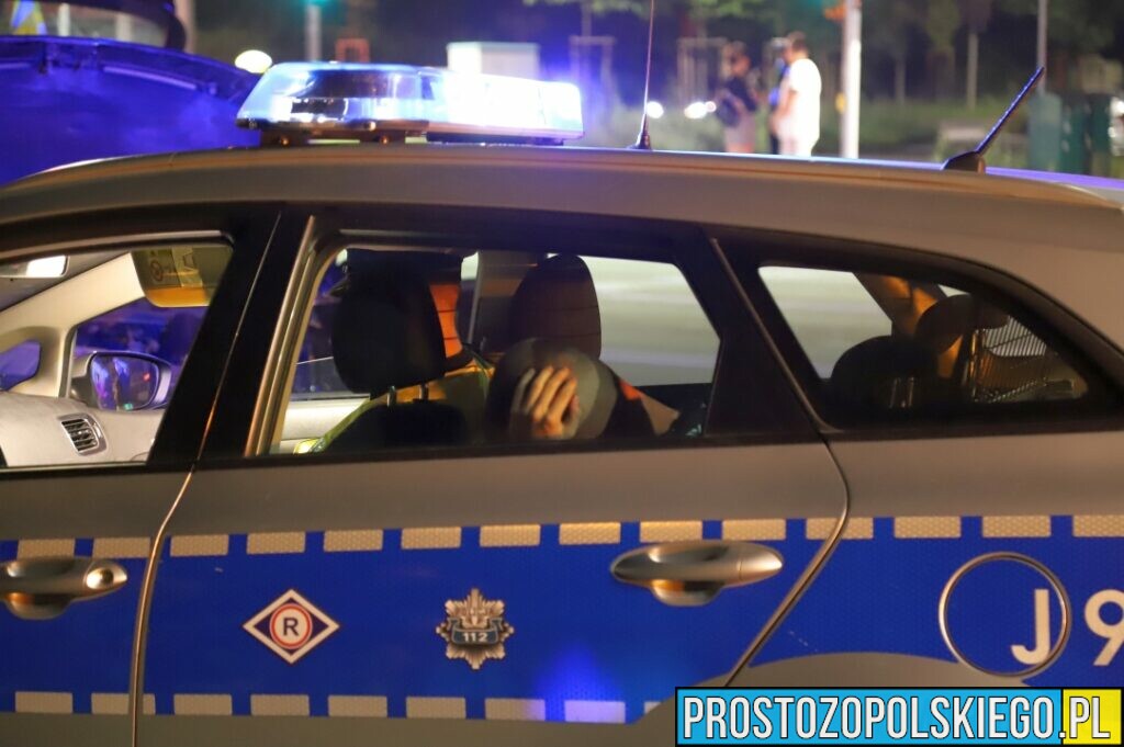 Zderzenie dwóch samochodów na ul. Niemodlińskiej w Opolu. Kierujący miał prawo jazdy 3 miesiące i był nietrzeźwy .(Wideo)