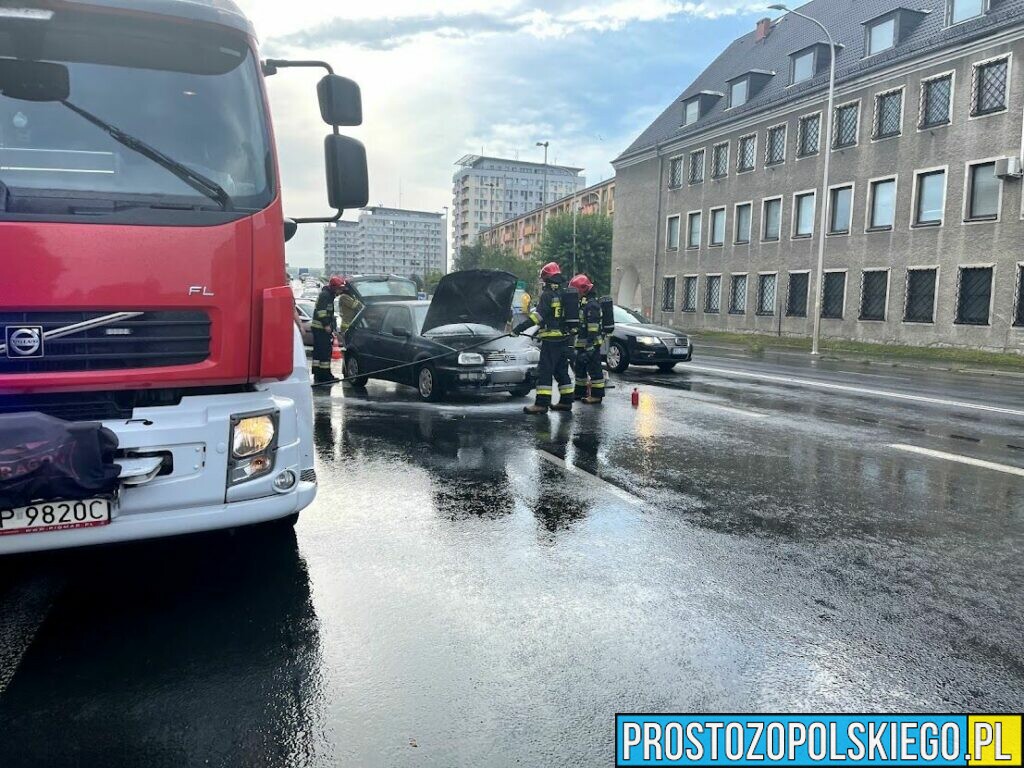Pożar auta na ul. Nysy Łużyckiej w Opolu.(Wideo)