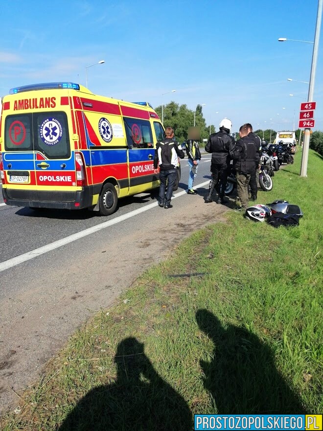 Motocyklista wpadł w dziurę i wywrócił się na obwodnicy Opola. Z obrażeniami ciała został zabrany karetką do szpitala.(Zdjęcia)