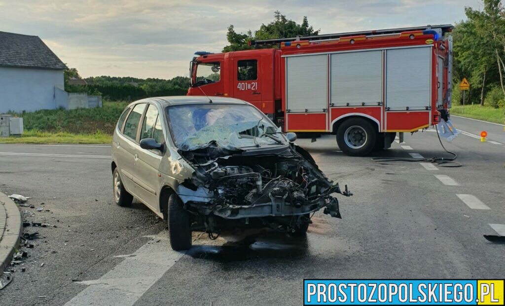 Osobówka zderzyła się z ciężarówka na DK94 w Brzegu.