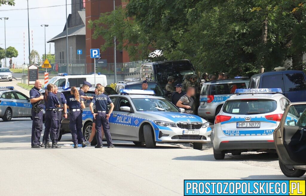 41-latek został aresztowany za groźby podpaleniem mieszkania i uszkodzenie samochodu na ul.Kępskiej w Opolu.(Zdjęcia)