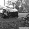 Kierująca autem wjechała w drzewo. Pasażerka zmarła w szpitalu.(Zdjęcia)
