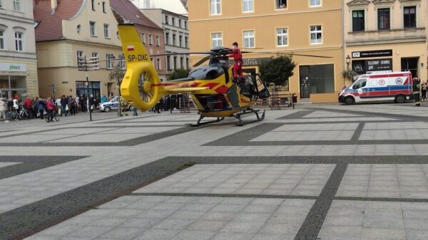 Służby ratunkowe mają pełne ręce roboty.W Brzegu w samym centrum lądował LPR Ratownik23.(Wideo)