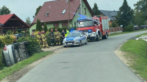 26-latek dachował w miejscowości Przecza. Badanie wykazało 2 promile alkoholu.(Zdjęcia)