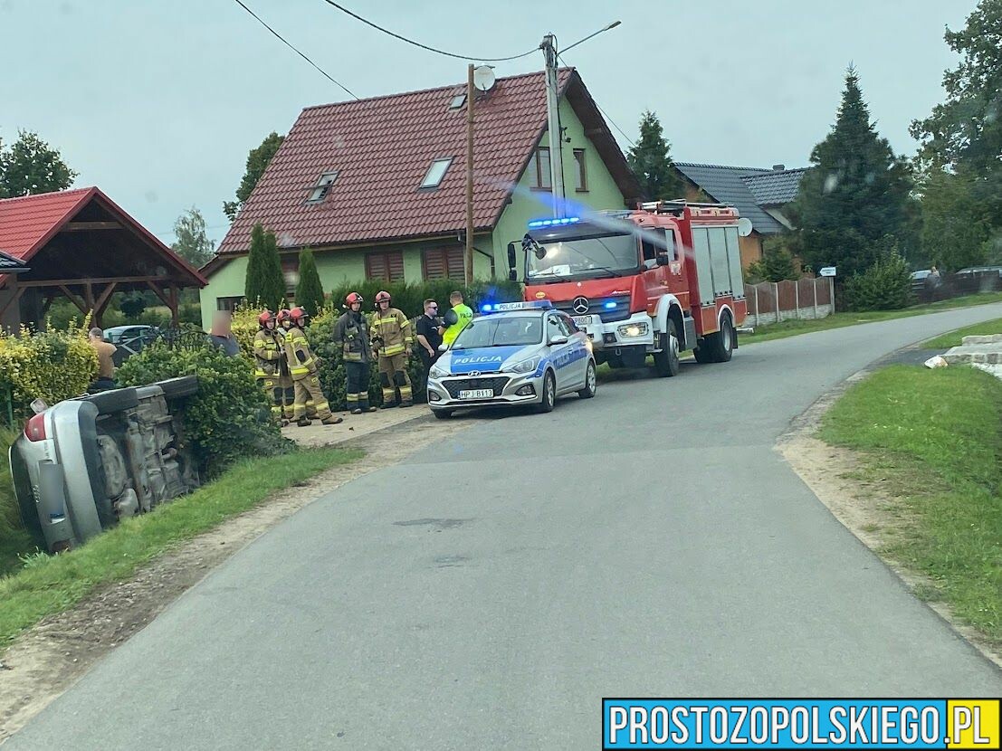 26-latek dachował w miejscowości Przecza. Badanie wykazało 2 promile alkoholu.(Zdjęcia)