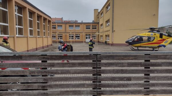 Małe dziecko oblało sią kawą i doznało rozległych poparzeń. W Brzegu lądował LPR Ratownik23.(Zdjęcia & Wideo)