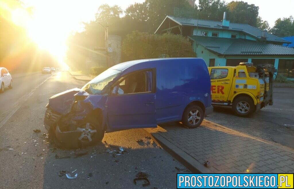 Zderzenie ciężarówki z osobówką na DK45 w Krapkowicach. Jedna osoba zabrana do szpitala.