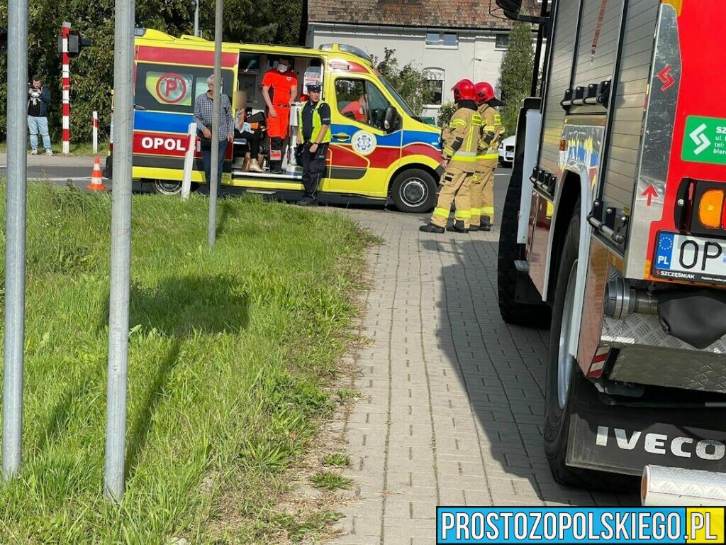 62-latka przewieziona do szpitala po zderzeniu na przejeździe kolejowym w Opolu.