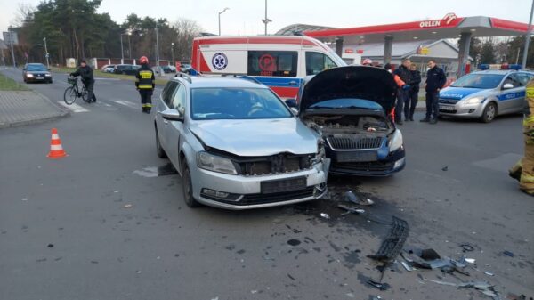 Zderzenie dwóch aut w centrum Krapkowic.(Zdjęcia)