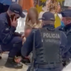Nie miał maseczki w centrum handlowym - był agresywny i kopał policjantów.(Zdjęcia&Wideo)