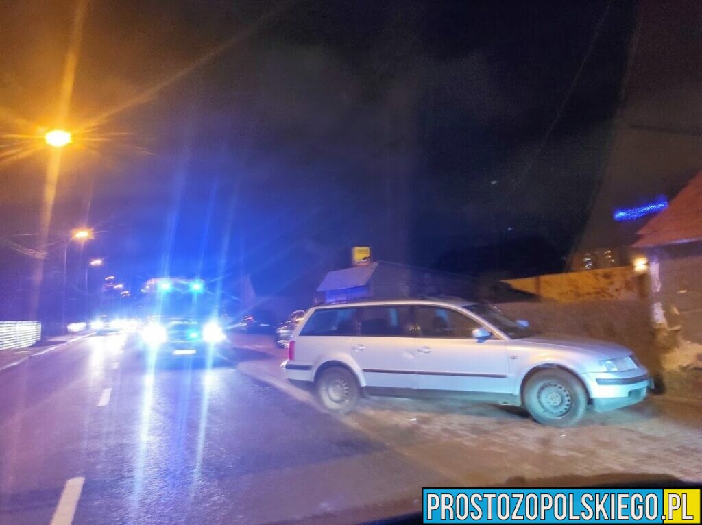 Dostawca pizzy doprowadził do kolizji na skrzyżowaniu Oleska i Wiejska w Opolu.49-latek był pijany i nie posiadał prawo jazdy.(Zdjęcia)
