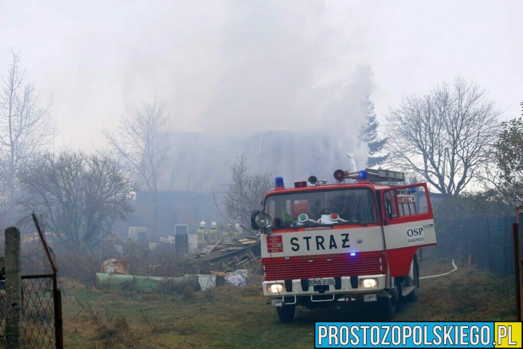 Pożar stodoły w powiecie namysłowskim. Na miejscu 7 zastępów straży.(Zdjęcia)