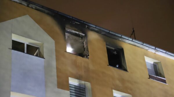 Pożar mieszkania na ul.Dambonia w Opolu. Strażacy uratowali 82-letnią kobietę.(Zdjęcia&Wideo)