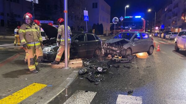 Zderzenie trzech aut na skrzyżowaniu ulic Oleska i Czaplaka w Opolu.