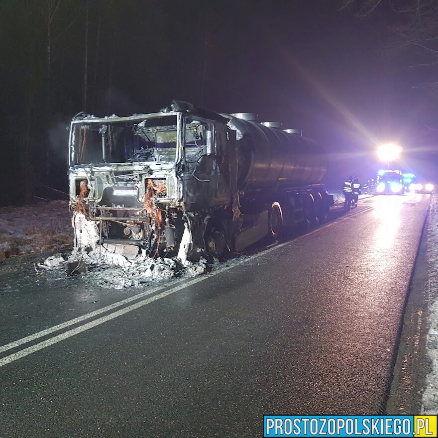Pożar samochodu ciężarowego. Udało się uratować naczepę cysterny.(Zdjęcia&Wideo)