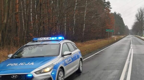 Utrudnienia dla kierowców. Trwa wyciąganie ciężarówki po wczorajszym wypadku w miejscowości Gręboszów.