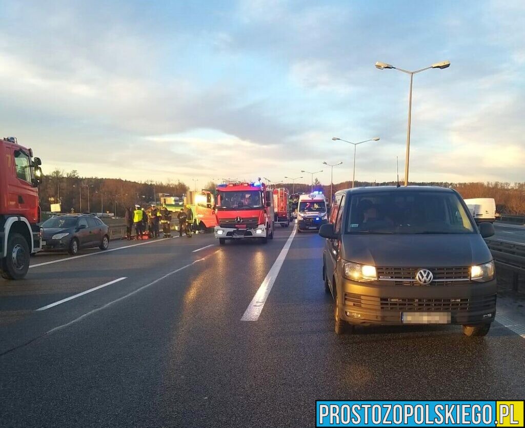 Kontrterroryści z Opola pomogli poszkodowanym w wypadku busa na autostradzie w drodze na ćwiczenia.(Zdjęcia&Wideo)