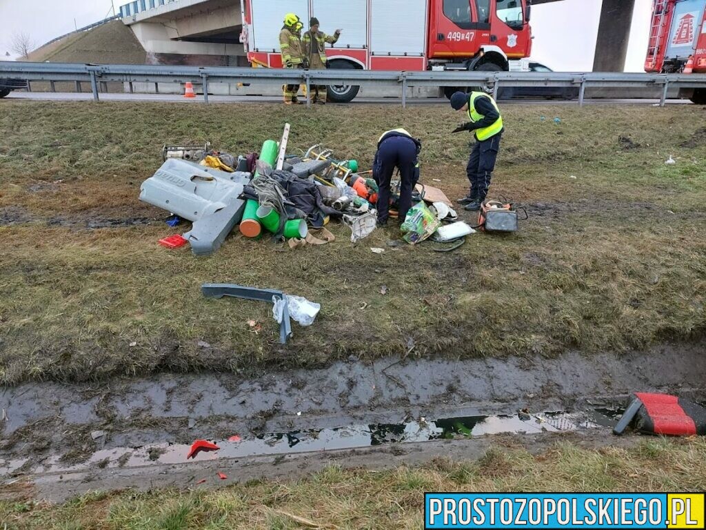 Tragiczny wypadek na autostradzie A4. Nie żyją trzy osoby a jedna w stanie ciężkim została zabrana LPR-em.(Zdjęcia)