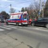 Kierujący bmw najechał na tył volkswagena na ul. Częstochowskiej w Opolu. Potrącony został 52-letni mężczyzna na przejściu dla pieszych.(Zdjęcia)