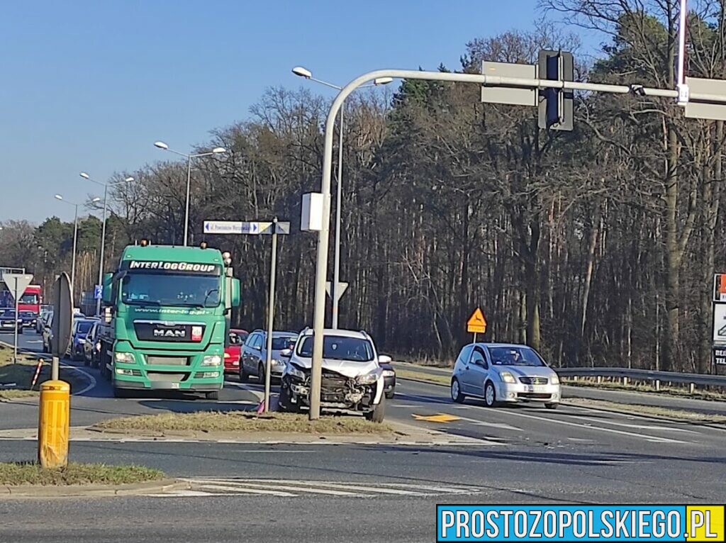 Kolejny wypadek na skrzyżowaniu w Opolu ,przyczyną niedziałająca sygnalizacja świetlna.(Zdjęcia)