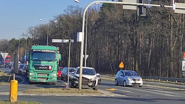 Kolejny wypadek na skrzyżowaniu w Opolu ,przyczyną niedziałająca sygnalizacja świetlna.(Zdjęcia)