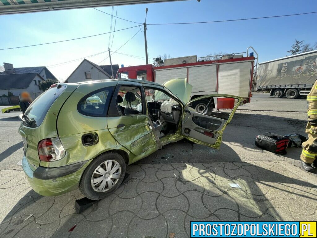 Poważny wypadek na skrzywianiu w Opolu. Osobówka wjechała w ciężarówkę. Na miejscu lądował LPR Ratownik23.(Zdjęcia&Wideo)