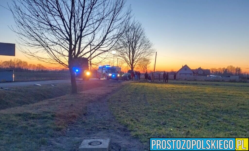 Groźny wypadek w miejscowości Smogorzów w powiecie namysłowskim. Kierujący audi wjechał do rowu i uderzył w drzewo. Na miejscu lądował LPR Ratownik23(Zdjęcia)