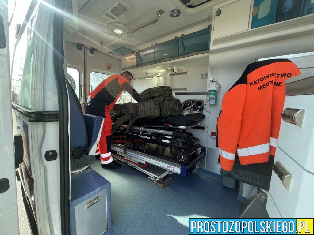 Poważny wypadek na skrzywianiu w Opolu. Osobówka wjechała w ciężarówkę. Na miejscu lądował LPR Ratownik23.(Zdjęcia&Wideo)