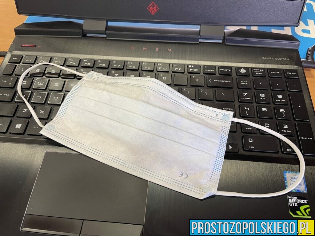 Od poniedziałku zniesiony nakaz noszenia maseczek. Rząd jednak nadal rekomenduje ich używanie.