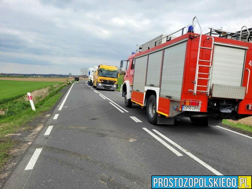 Śmiertelny wypadek na DK40 pod Głogówkiem. Doszło tam do zderzenia ciężarówki z osobówką.