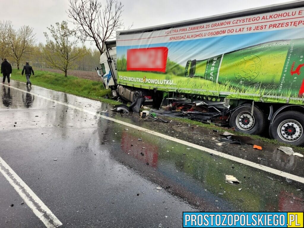 Wypadek śmiertelny na DK46 w miejscowości Grabin. Zderzenie sportowego mercedesa z ciężarówką.(Zdjecia&Wideo)