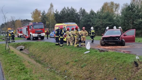 Dwóch pijanych Ukraińców dachowało autem na drodze DW457 między Chróścicami , a Starymi Siołkowicami.(Zdjęcia&Wideo)