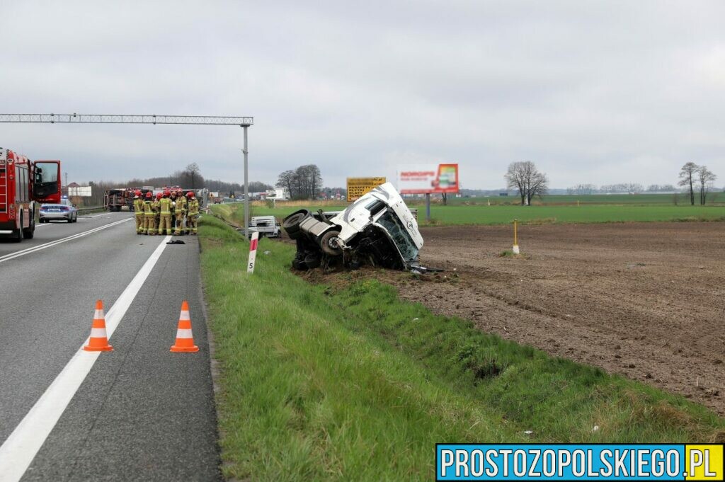 Wypadek na obwodnicy Opola. Zderzyły się tam dwie ciężarówka bus i osobówka. Na miejscu lądował LPR.(Zdjęcia&Wideo)