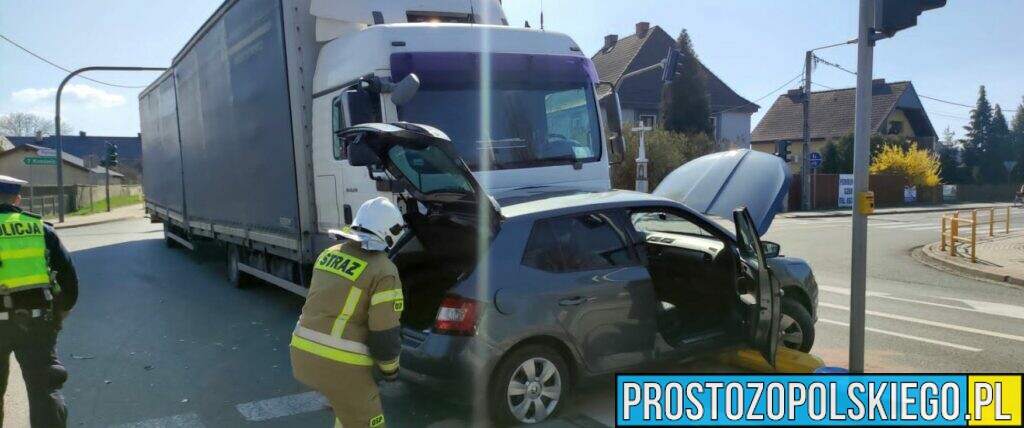Wypadek na DK94 w miejscowości IZBICKO. Doszło tam do zderzenia ciężarówki ze skodą.(Zdjęcia)
