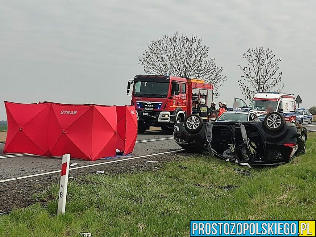 Śmiertelny wypadek na DK40 pod Głogówkiem. Doszło tam do zderzenia ciężarówki z osobówką.