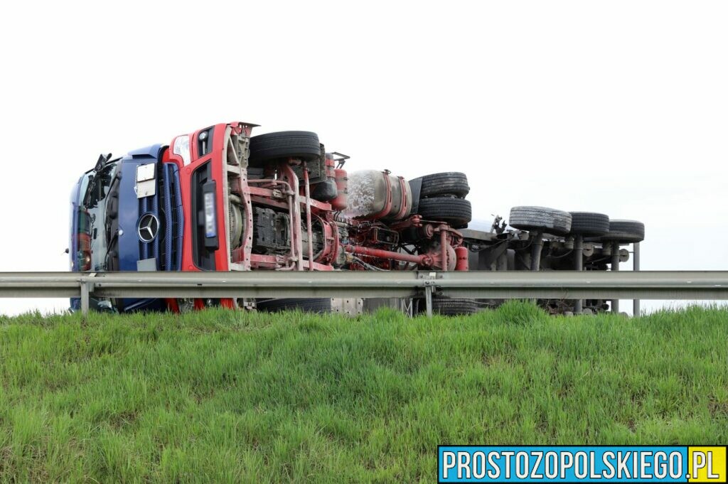 Wypadek na obwodnicy Opola. Zderzyły się tam dwie ciężarówka bus i osobówka. Na miejscu lądował LPR.(Zdjęcia&Wideo)