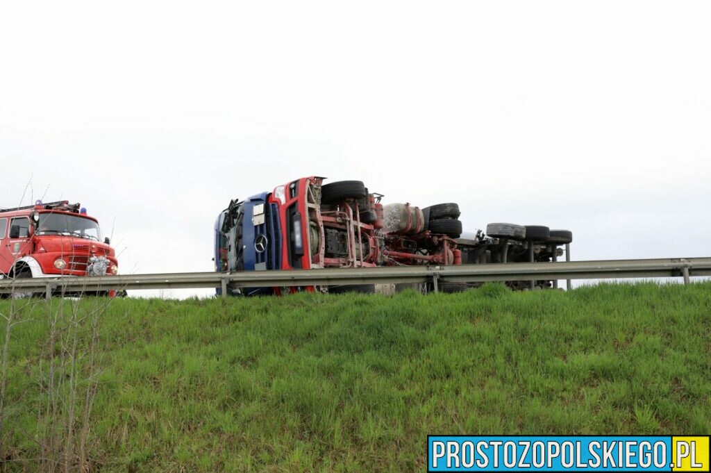 Wypadek na obwodnicy Opola. Zderzyły się tam dwie ciężarówka bus i osobówka. Na miejscu lądował LPR.(Zdjęcia&Wideo)