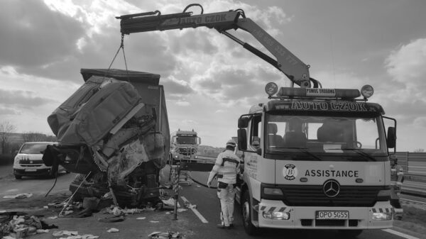 Wypadek śmiertelny na autostradzie A4.Nie żyje kierowca obywatelstwa Ukraińskiego.(Zdjęcia)