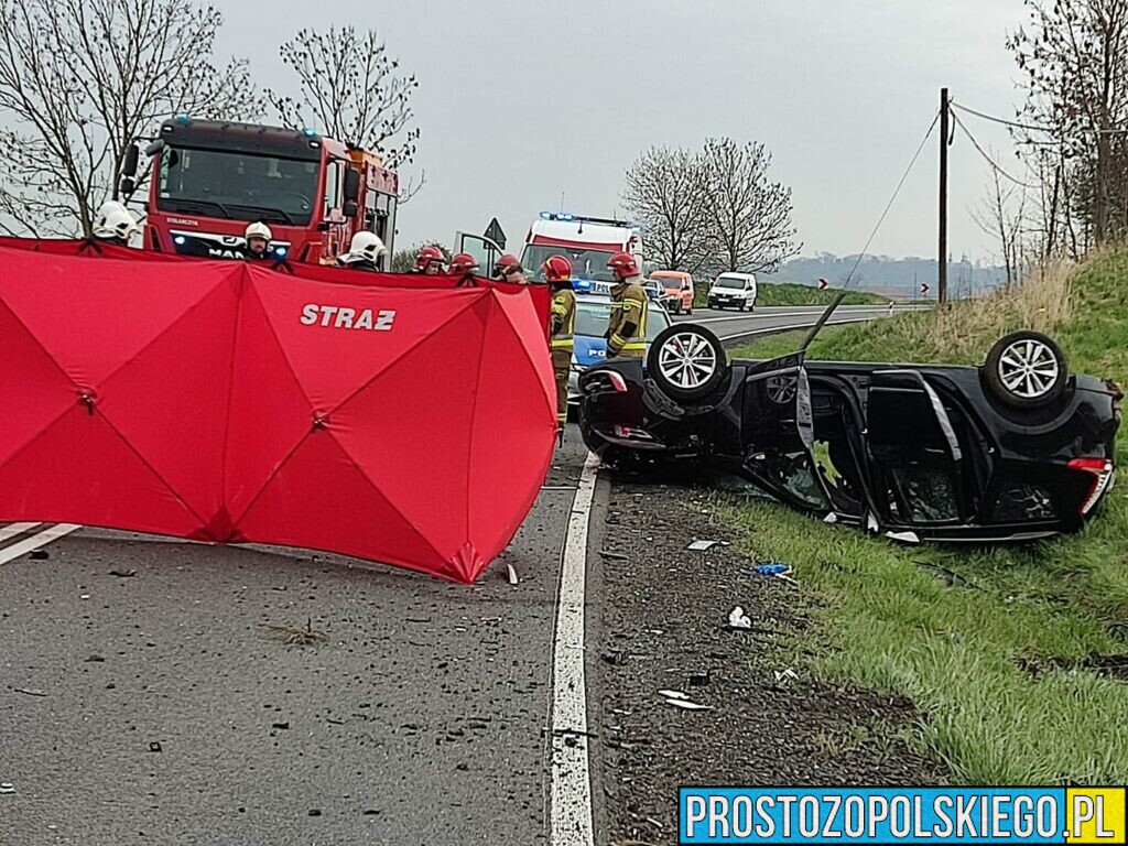 Śmiertelny wypadek na DK40 pod Głogówkiem. Doszło tam do zderzenia ciężarówki z osobówką.