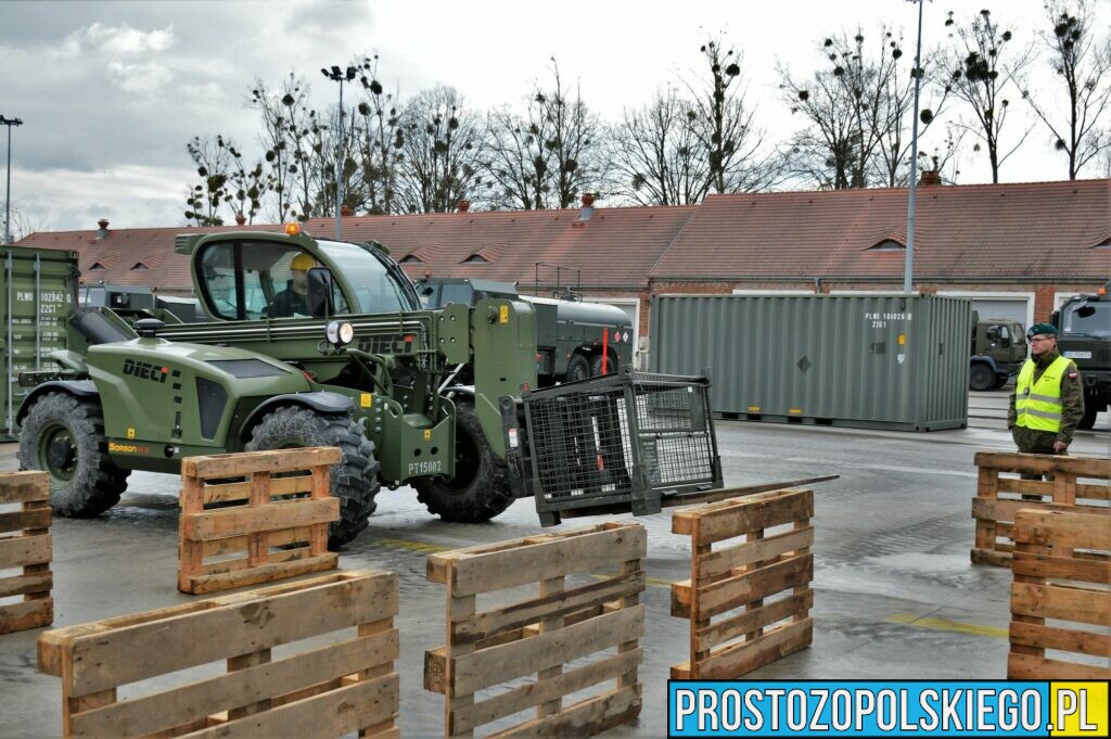 Żołnierze z 10 Opolskiej Brygady Logistycznej zdali egzamin na operatorów wózków podnośnikowych.(Zdjęcia)