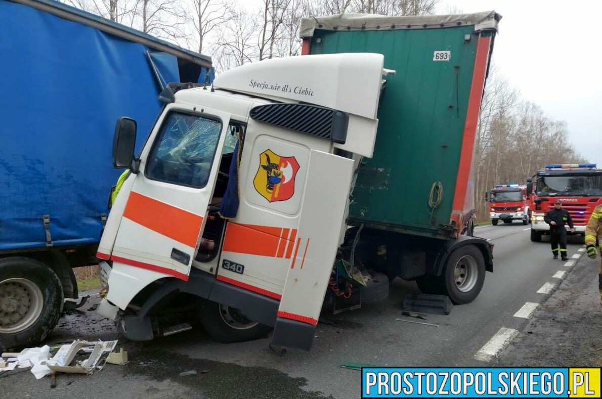 Zderzenie dwóch ciężarówek na dk45 na wysokości miejscowości Gwoździce.(Zdjęcia)