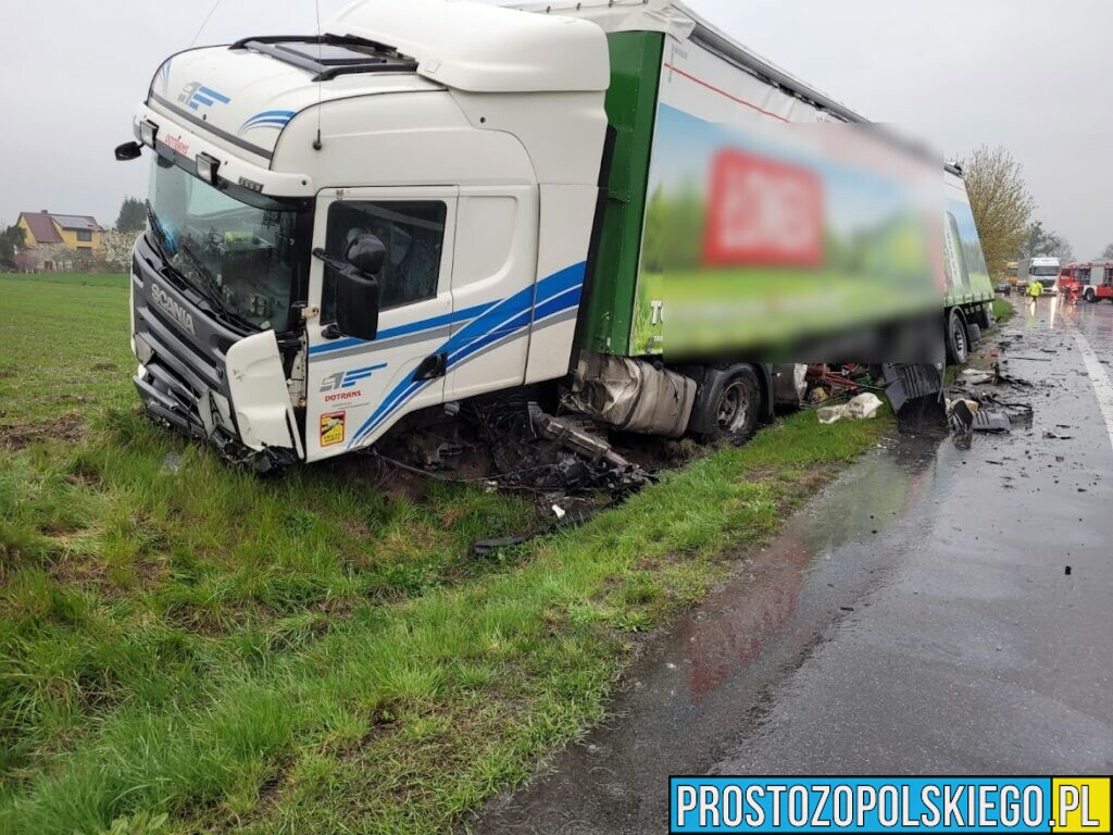 Wypadek śmiertelny na DK46 w miejscowości Grabin. Zderzenie sportowego mercedesa z ciężarówką.(Zdjecia&Wideo)