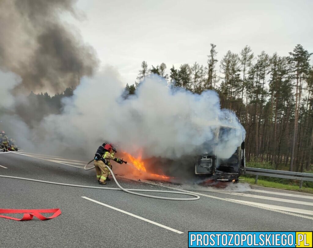 Pożar busa na opolskim odcinku autostrady A4.(Zdjęcia)