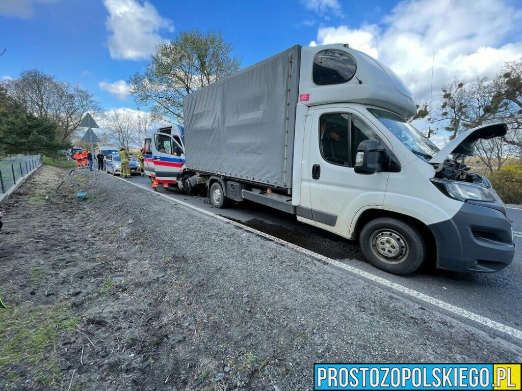 Wypadek karetki na dk94 w miejscowości Borkowice. Jedna osoba została poszkodowana.(Zdjęcia)