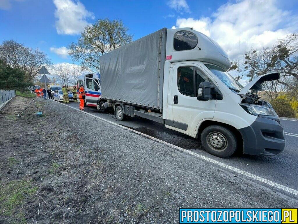 Wypadek karetki na dk94 w miejscowości Borkowice. Jedna osoba została poszkodowana.(Zdjęcia)