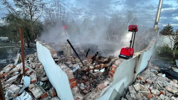 Pożar altanki na ul. Koszyka w Opolu. Na miejscu 3 zastępy straży.(Zdjęcia &Wideo)