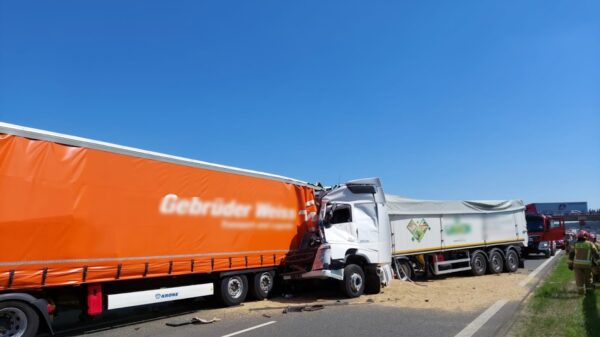 Wypadek dwóch ciężarówek na autostradzie A4.Nam miejscu lądował LPR.(Zdjęcia)